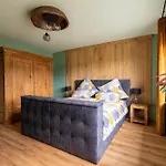 Einzigartige Traumwohnung Mit Whirlpool & Sauna Bietet Luxus Und Erholung