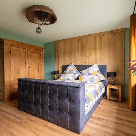 Einzigartige Traumwohnung Mit Whirlpool & Sauna Bietet Luxus Und Erholung