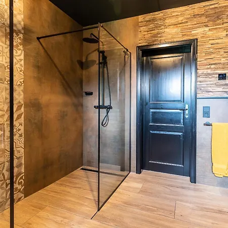 Einzigartige Traumwohnung Mit Whirlpool & Sauna Bietet Luxus Und Erholung Neuheilenbach